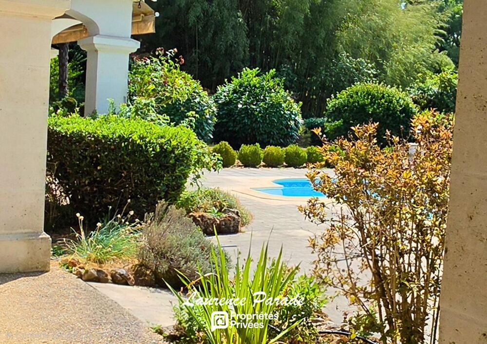 PROPRIÉTÉ DE CARACTÈRE 348 m² de plain Pied 1,8 HECTARES, PISCINE, GARAGE, ENTRE BORDEAUX ET PERIGUEUX, A PROXIMITE DE SAINT-ÉMI