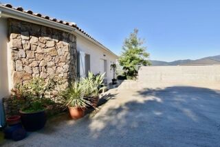  Villa  vendre 9 pices 330 m