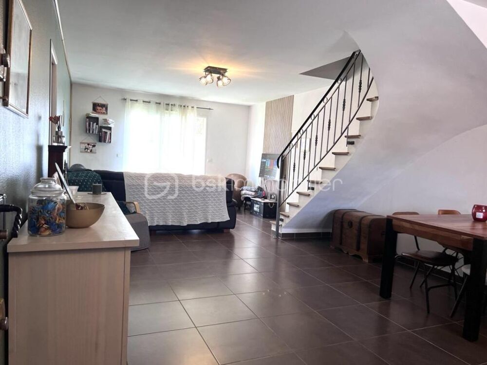 Vente Maison Sur un terrain d'angle de 236 m2, une maison de type 4 en R+1 de 95 m2 Frontignan