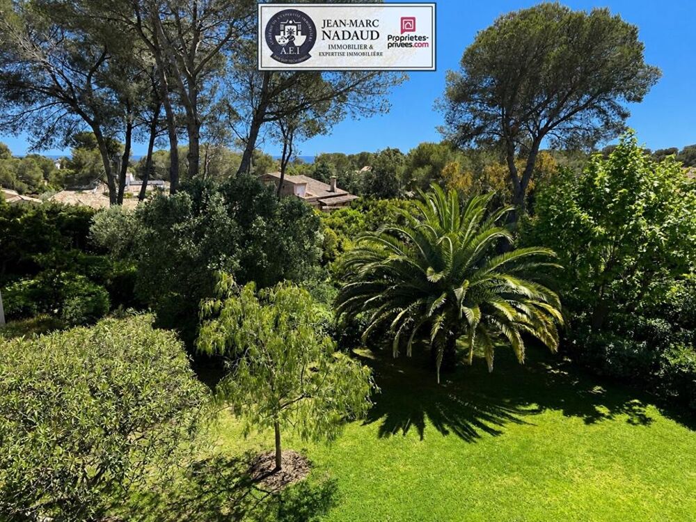 Vente Appartement Studio à 600m coeur village, plage à pied, clim, au sein d'une véritable pinède Saint raphael