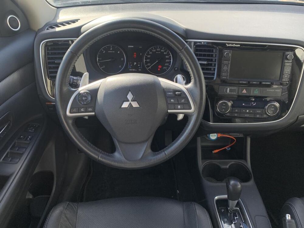 Outlander 2.2 DI-D 4WD 150 CH 7 places INSTYLE 1&egrave;re Main 2015 occasion 14650 Carpiquet