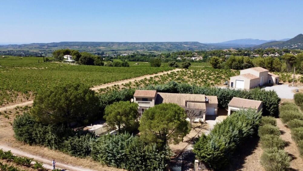 Vente Villa Villa avec dépendances au milieu des vignes à Gigondas Gigondas