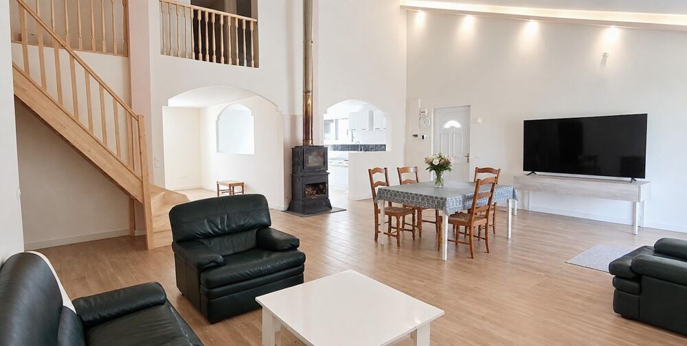 Vente Maison Maison 6 pièces 180m2 avec un terrain de 800m2 et un autre de 1120m2 LA ROCHE CHALAIS (24) La roche chalais