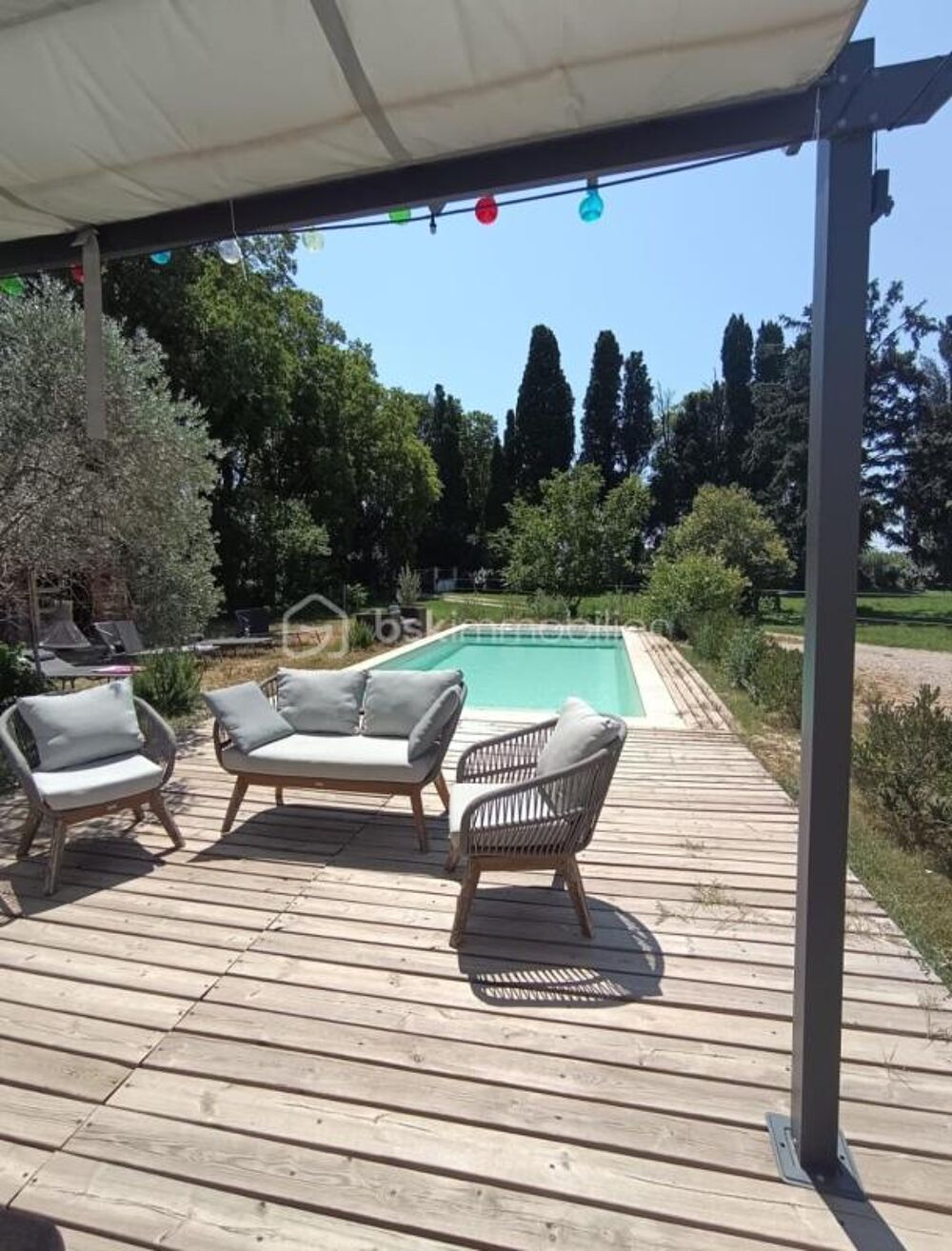 GRANS - PROPRIÉTE AVEC 2 LOGEMENTS - PISCINE - INSTALLATIONS EQUESTRES