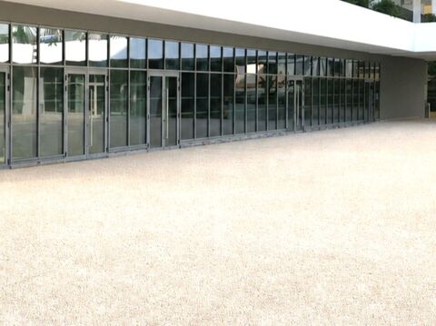 A louer, Local commercial de 144 m&sup2;, Square Benes, Saint Laurent du Var 06700, Alpes-Maritimes 4655 06700 Saint laurent du var