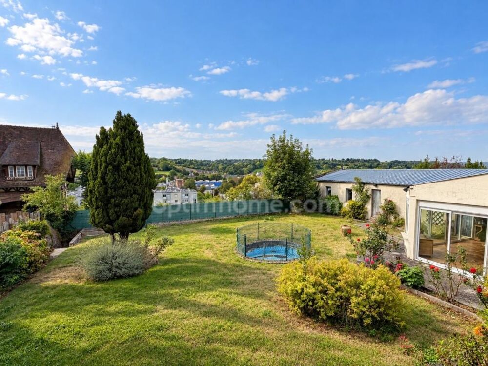 LISIEUX  Maison de caractère, 7 chambres, jardin et vue dégagée, proche centre ville