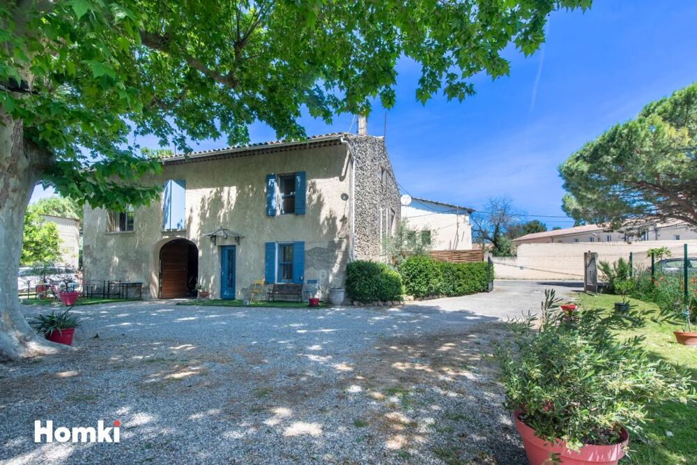 **Authentique mas provençal avec hangar de 220 m² et fort potentiel au coeur de Mallemort**