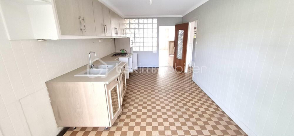 Vente Maison A saisir ! Ensemble immobilier : maison de ville, dépendances, jardin et parking Chateau renault