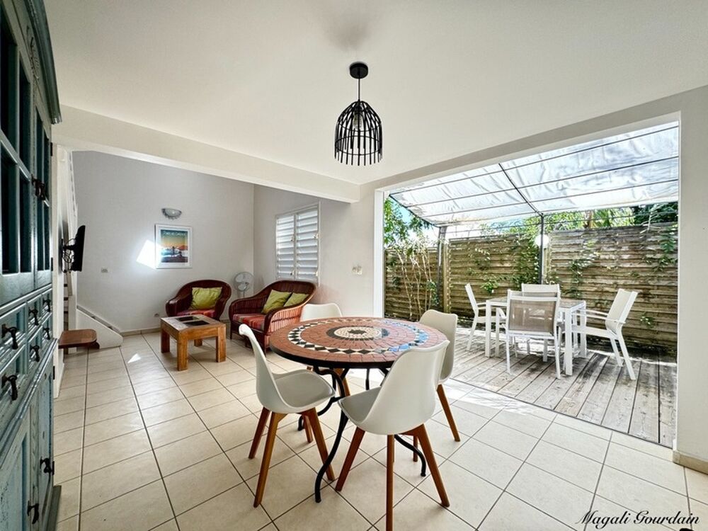 à vendre  Propriété/château Saint-François (97118)