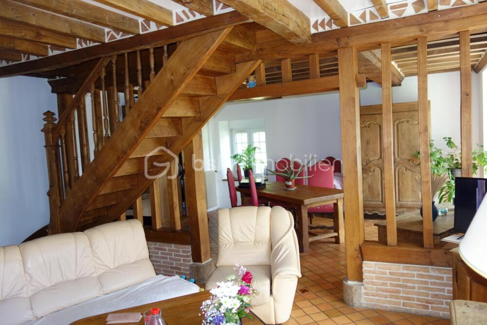 Magnifique longère en pierres sur un terrain arboré de 1801 m2