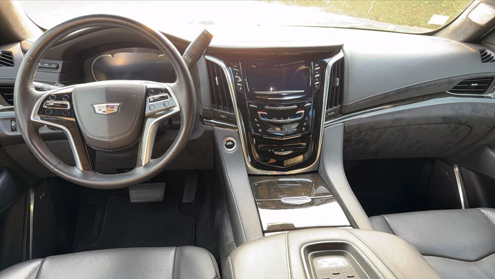 Escalade 6.2 V8 426 BVA8 Platinum Edition - Automatique Toit ouvrant 2017 occasion 11000 Carcassonne