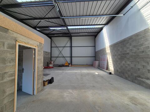  Parking / Garage  louer 1 pice 195 m