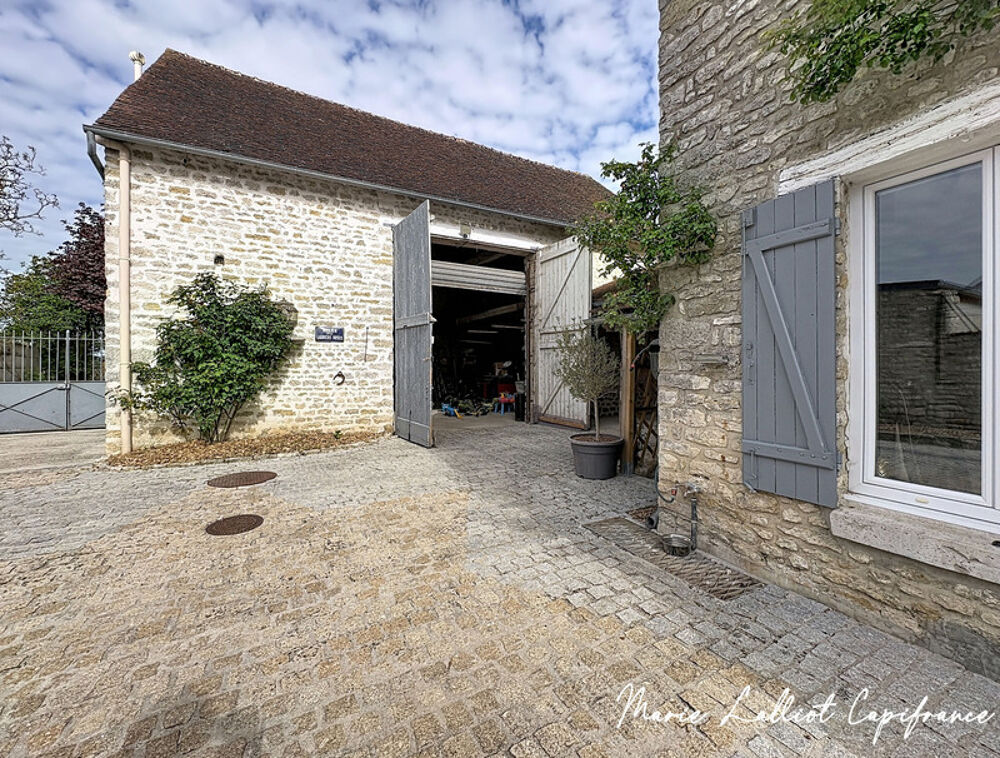 Maison à vendre 7 pièces YEVRE LA VILLE (45), 150m², Propriété en Pierres apparentes, 5 chambres, Grange, Piscinable, Grand séjo