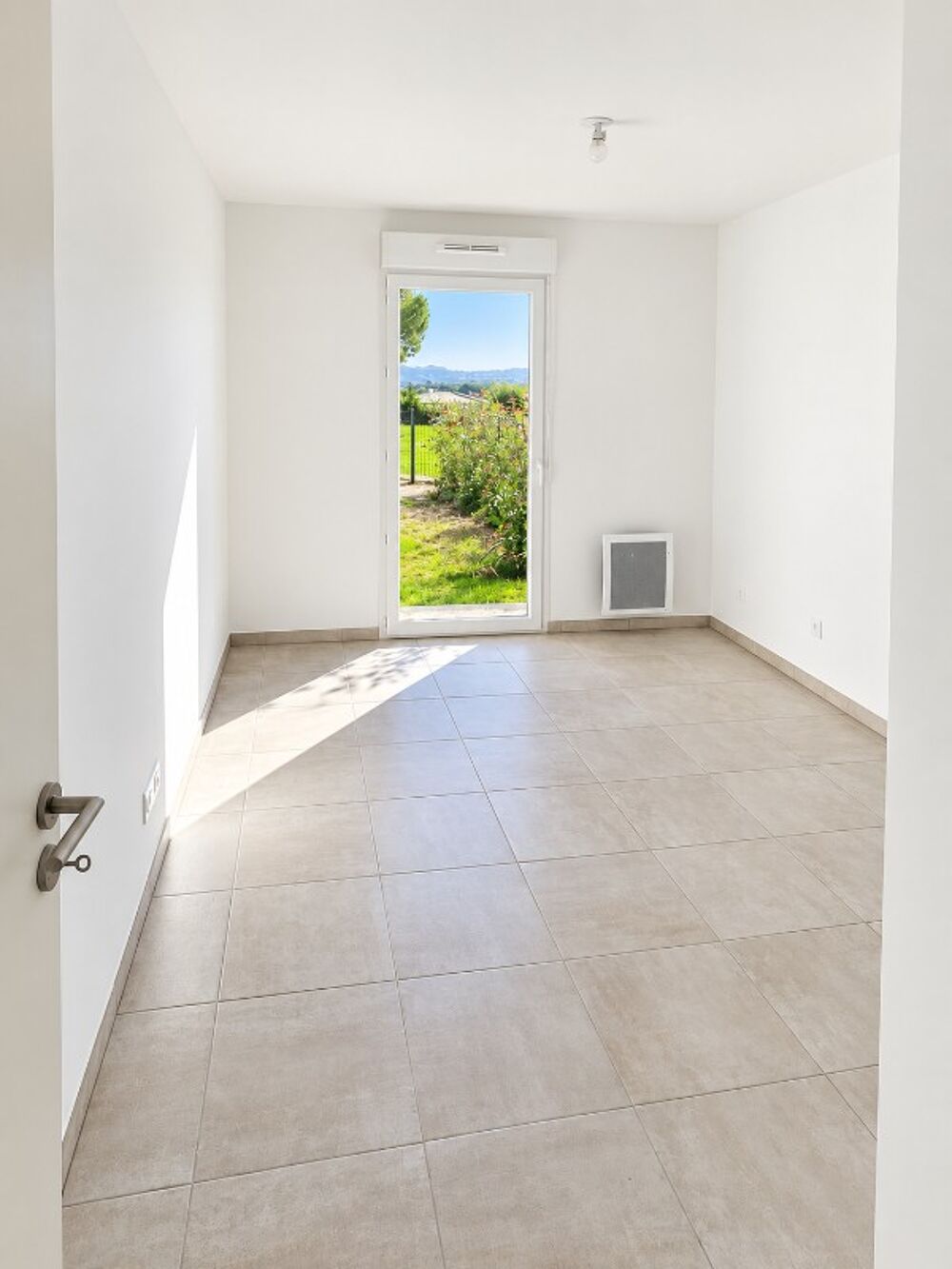 Location Appartement Appartement T2  avec parkings et jardin à FREJUS Frejus