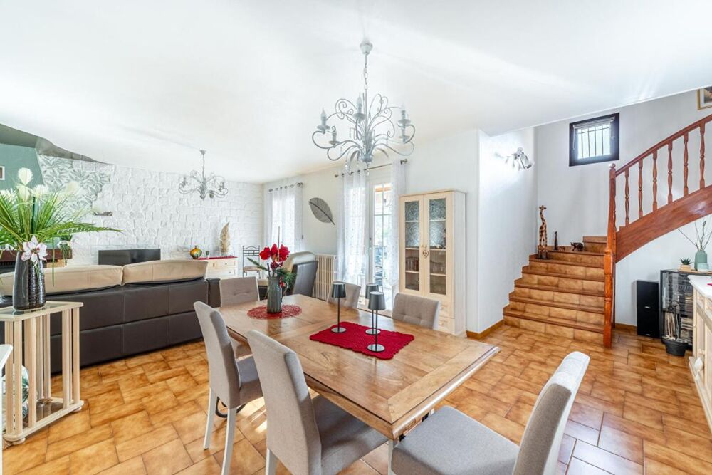 Maison au calme à la lisière des champs. 5 pièce(s) 170 m2 habitables + 2 garages
