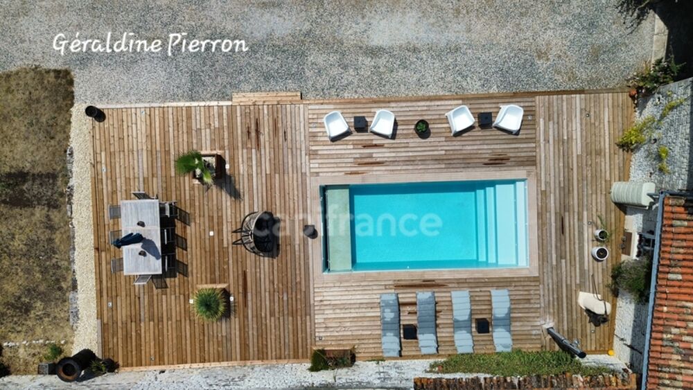 Vente Maison Charentaise de caractère 4500 de terrain 5 chambres et dépendances Varaize