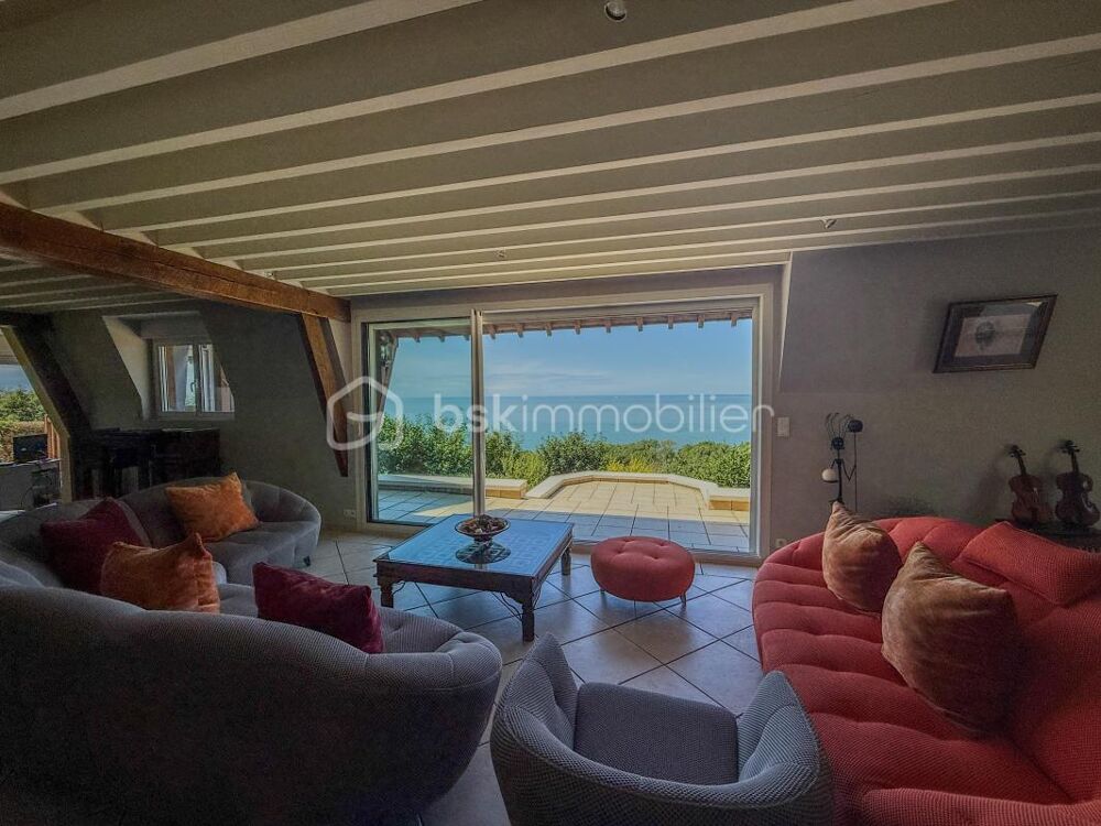 À VENDRE  Propriété avec Vue Mer à Villerville
