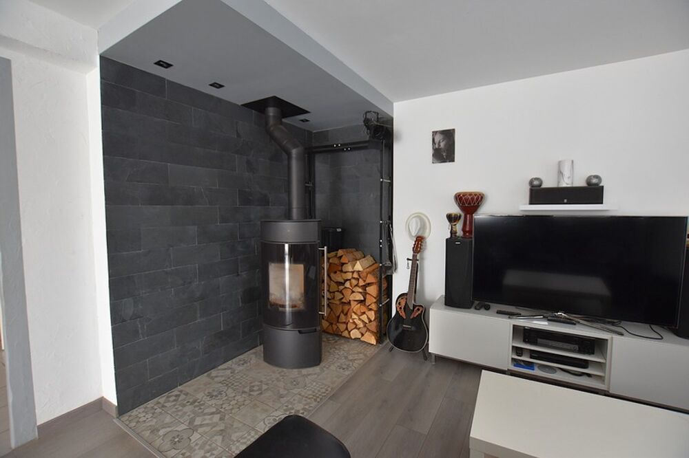 À VENDRE  Maison familiale avec piscine à La Chapelle-d'Aurec  À 5 minutes de Monistrol-sur-Loire