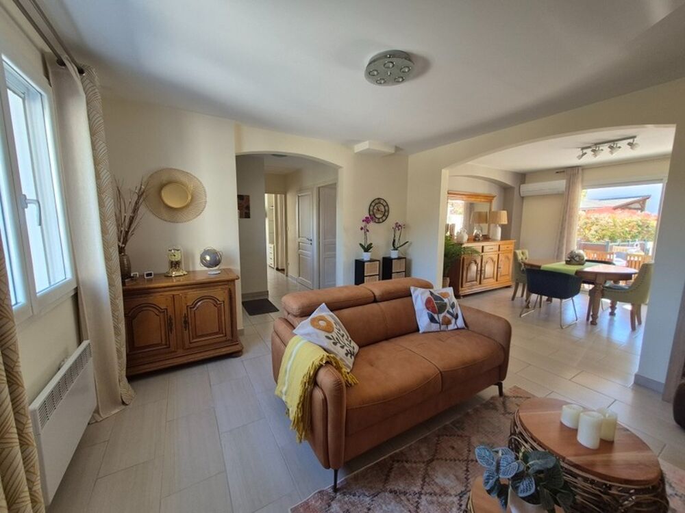 EXLCLUSIVITE-PRESTIGE. Solliès-Ville-Maison provençale avec deux logements distincts, fort potentiel, vue dégagée- 575 000 €