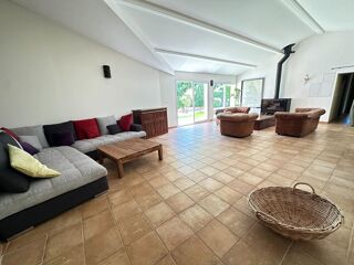  Maison à louer 9 pièces 218 m²