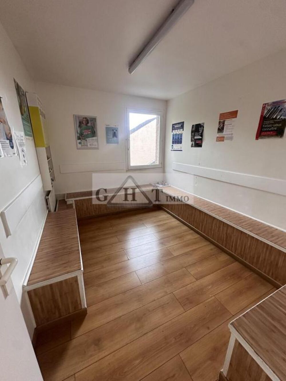   Local professionnel 120 m² Cergy