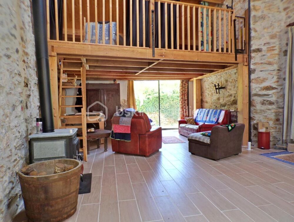 ? MAISON EN PIERRE DE 138 M²  DEUX VASTES ESPACES DE VIE  AU CALME