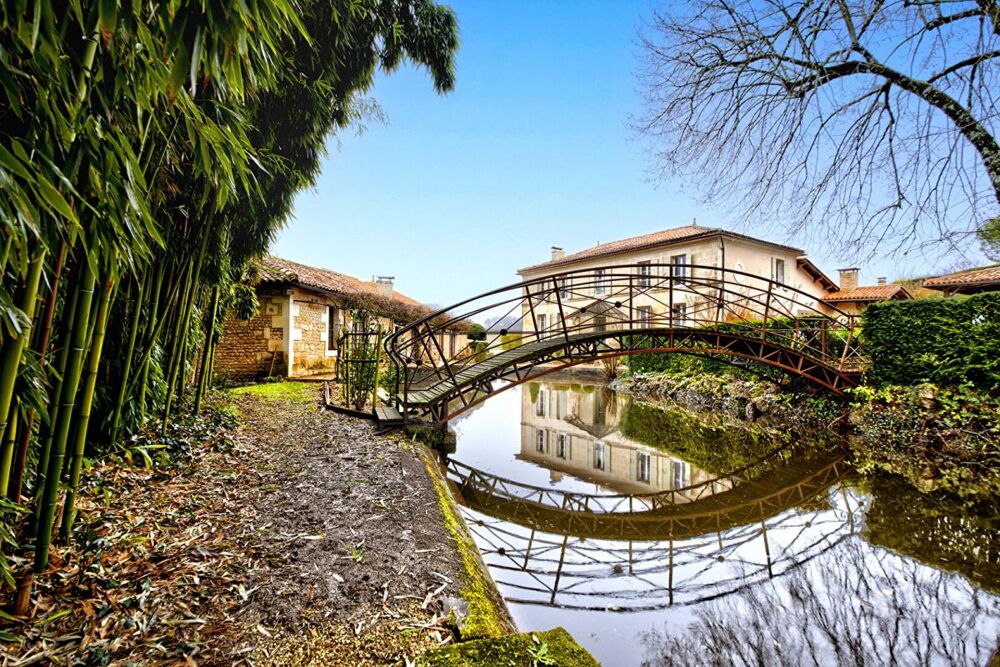 Vente Immeuble À vendre  Moulin classé du XVI siècle avec chambres d'hôtes et gîte en Charente-Maritime Saint maigrin