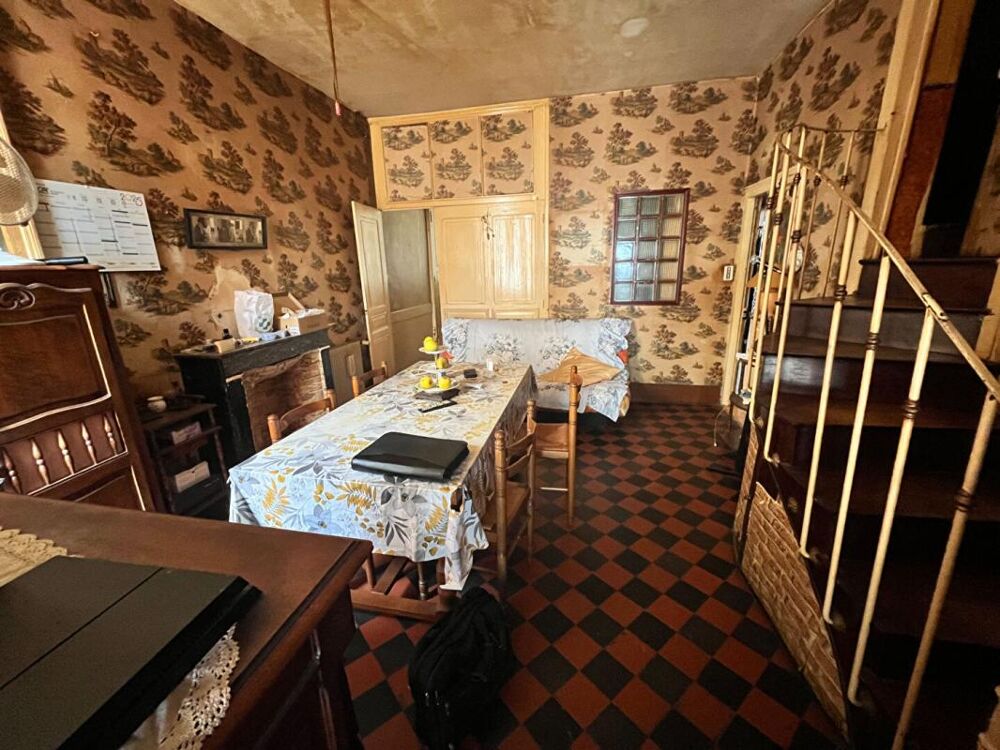 Le Montet Maison + Cour + cave + Jardin + puits + garage + dépendances