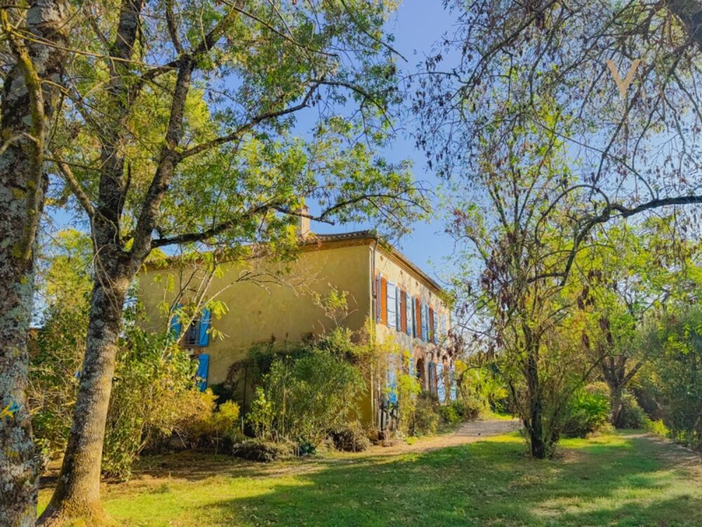 Vente Maison Propriété équestre de charme sur 5 hectares, offrant une spacieuse demeure familiale dans un cadre naturel préservé proche de ME Merles