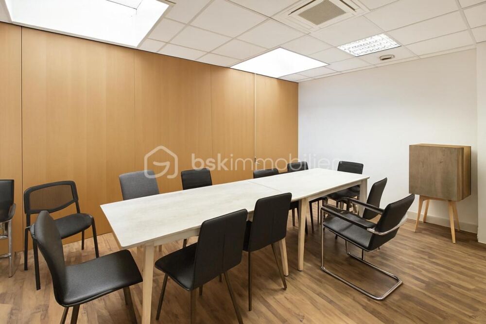   À louer – Bureaux professionnels en zone commerciale stratégique 