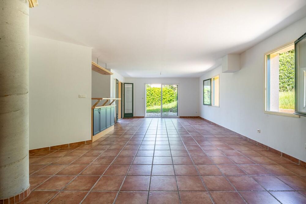 Maison construite en 2002 d'environ 125m² habitables + 65m² de garage