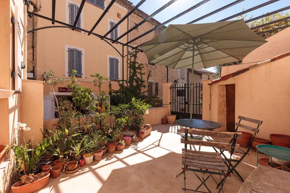 Superbe appartement rénové avec 2 terrasses au coeur du villagets
