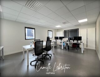   BUREAUX de 135m2  à louer VALLET (44) zone des Dorices - bâtiment professionnel récent en parfait état Vallet