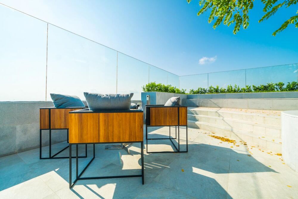 RARE!! SOMPTUEUX 5p avec IMMENSE TERRASSE DE PLAIN PIED!!
