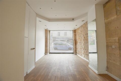 Place Léon Blum boutique 48 m² de plain-pied 3500 75011 Paris