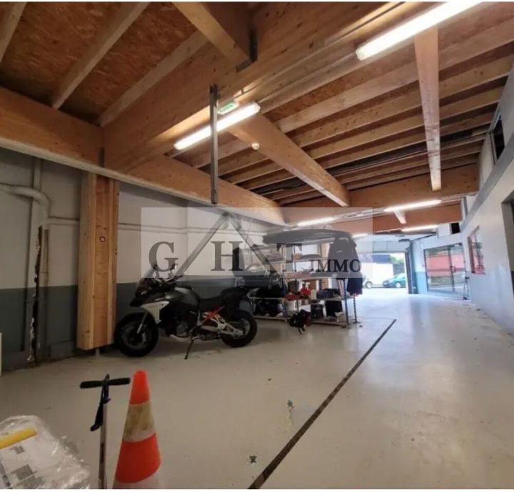   ENTREPÔT-BUREAUX + LOGEMENT À VENDRE DE 812 M2 SUR MONTREUIL ! 
