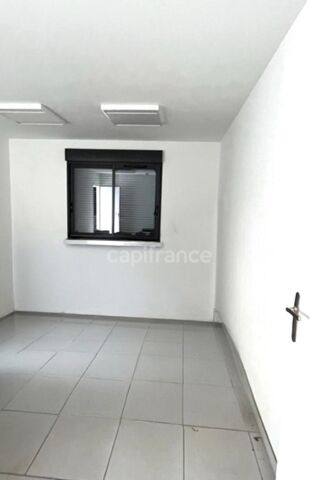  Immeuble à vendre 10 pièces 7440 m²