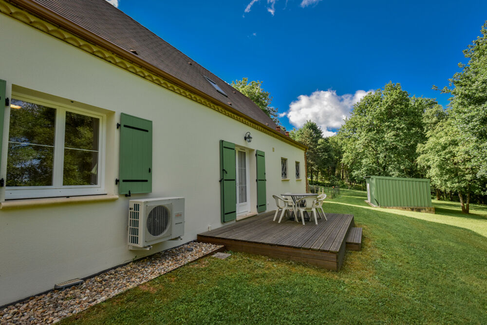 Maison contemporaine, 6 pcs, 3 chambres, 104m2, 5485m2 terrain et garage