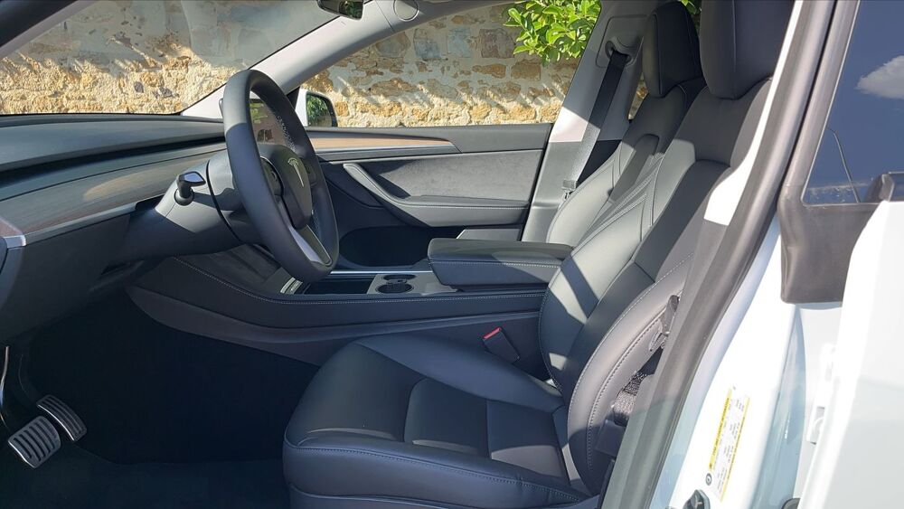 Model Y 300 cv Premium - Premi&egrave;re main Garantie constructeur 2023 occasion 72000 Le Mans