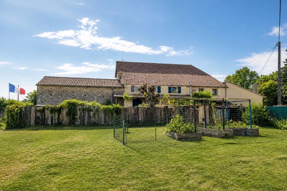 Vente Maison Maison de 7 pièces de 267.9 m² à Uchizy Uchizy