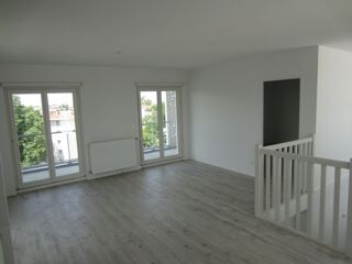  Appartement à louer 4 pièces 100 m²