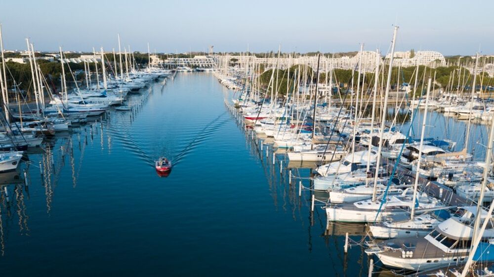   GARD (30) Le Grau-du-Roi (30240)  vendre Murs et fonds de commerce de restaurant en emplacement N1 de 180 m 2 