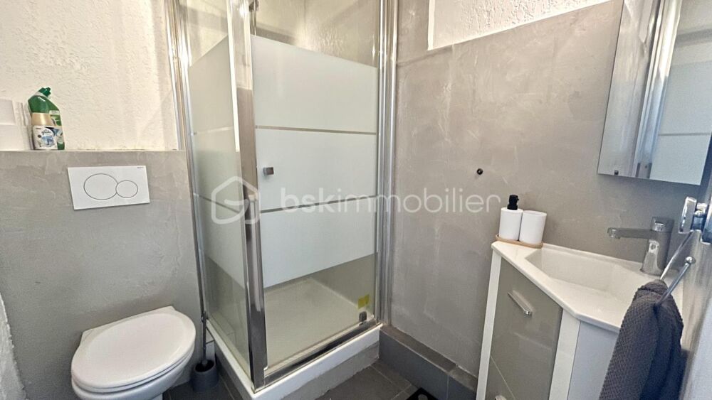 Vente Appartement TOULON CENTRE - T2 de 31 m2 rénové - Combles mansardés aménageables – Potentiel T3 Toulon