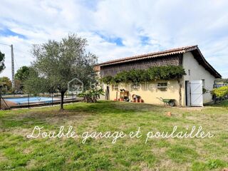 Vente Propriété/Château Maison de campagne implantée sur un terrain de 6000 mètres avec piscine, garage et poulailler et un appartement T3 Laas