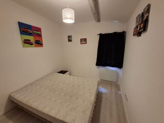  Appartement à louer 4 pièces 80 m²