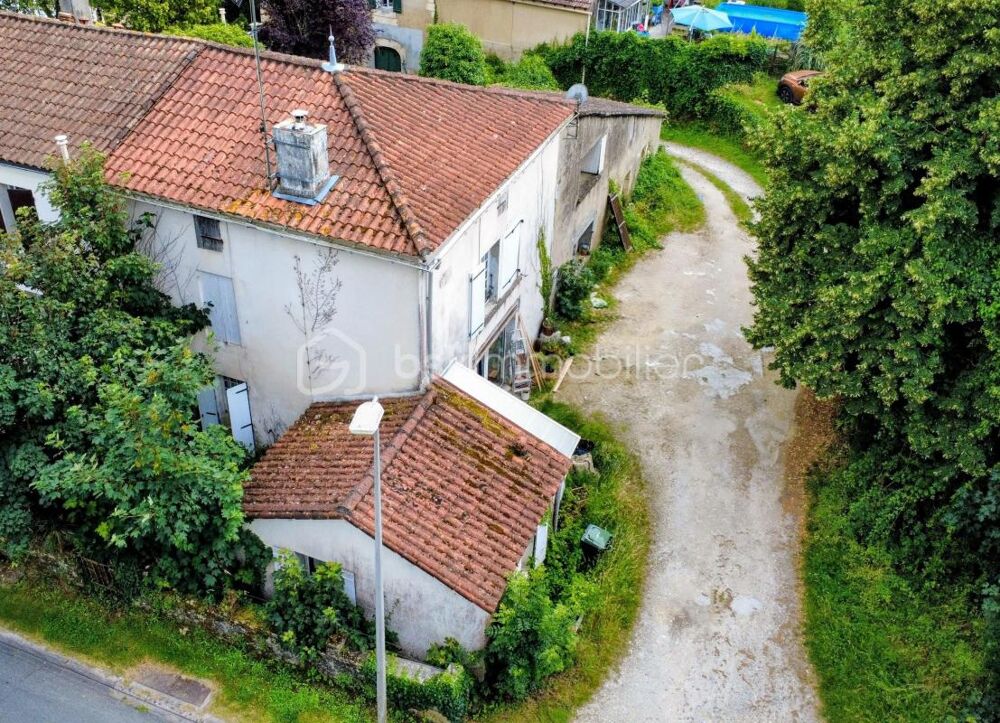 Vente Maison SAINT-VAIZE – Ensemble immobilier à fort potentiel aux portes de Saintes 85000€ Saintes
