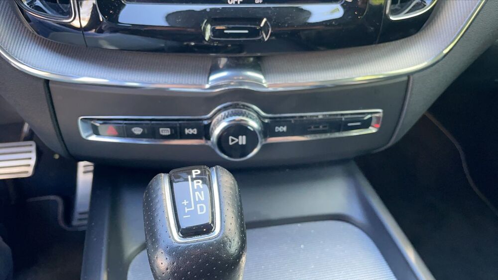 XC60 2.0 D4 190 BVA R-Design - Automatique 2018 occasion 92600 Asnieres Sur Seine