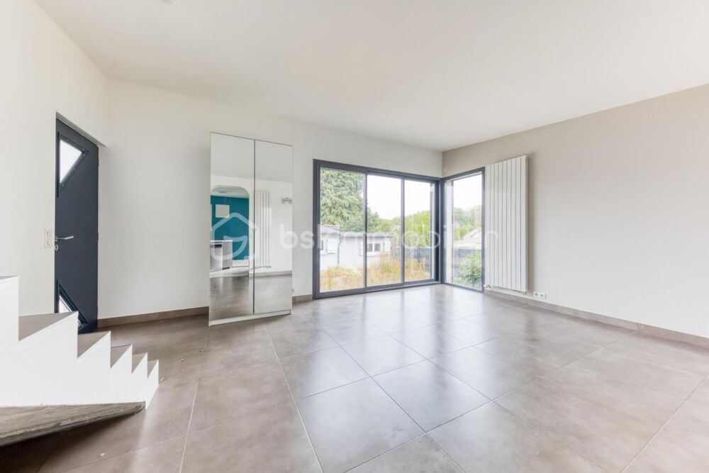Vente Maison MAISON MENIER FAMILIALE, SANS MITOYENNETE, AVEC 4 CHAMBRES, DÉPENDANCE, GARAGE ET CAVE TOTAL Noisiel