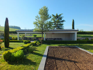  Villa � vendre 15 + pi�ces 730 m�