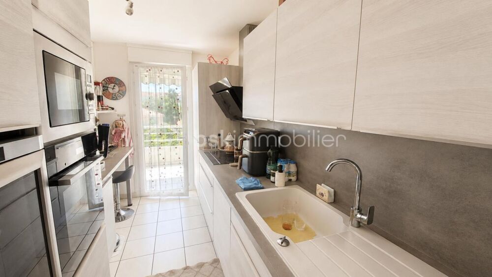 Vente Appartement FREJUS,   Bel appartement 4 pièces de standing avec double exposition, terrasses, garage et parking Frejus